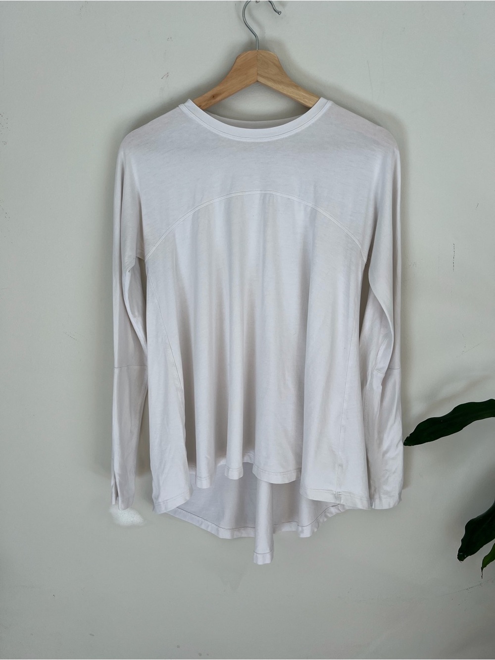 Lululemon high low long sleeved t shirt